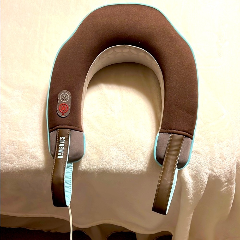 Homedics. Neck and Shoulder Massager. Pillow with Vibration.